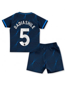 Otroški Nogometna dresi replika Chelsea Benoit Badiashile #5 Gostujoči 2023-24 Kratek rokav (+ hlače)